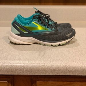 Women’s brooks launch 4